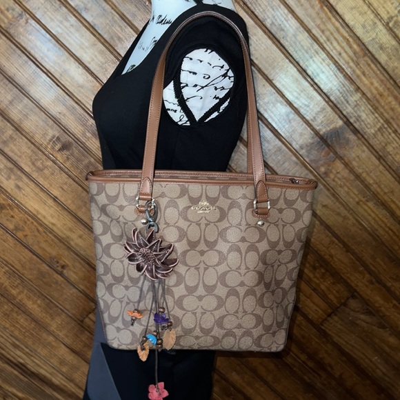 Coach purse - Picture 1 of 7